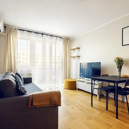 Comfy 3-room - Centre - Free Parking For 2 Cars & Balcony شقة فروتسواف