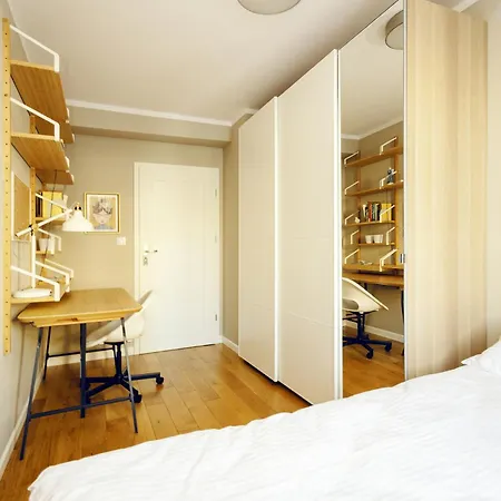 شقة Comfy 3-room - Centre - Free Parking For 2 Cars & Balcony فروتسواف