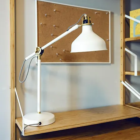 شقة Comfy 3-room - Centre - Free Parking For 2 Cars & Balcony *