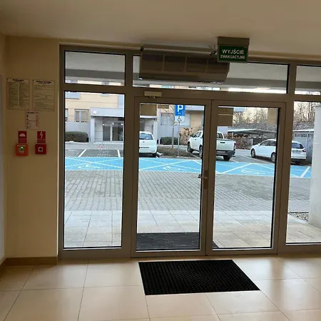 Comfy 3-room - Centre - Free Parking For 2 Cars & Balcony