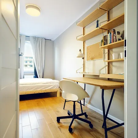 Comfy 3-room - Centre - Free Parking For 2 Cars & Balcony Appartement