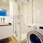 Comfy 3-room - Centre - Free Parking For 2 Cars & Balcony And Lift * 弗罗茨瓦夫