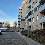 Comfy 3-room - Centre - Free Parking For 2 Cars & Balcony And Lift Apartment