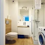 Comfy 3-room - Centre - Free Parking For 2 Cars & Balcony And Lift 公寓