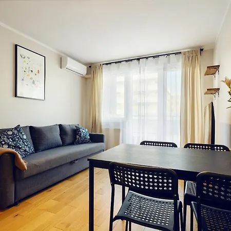 Spacious 3-room - Centre - Free Parking For 2 Cars & Balcony And Lift *