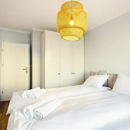Apartmán Spacious 3-room - Centre - Free Parking For 2 Cars & Balcony And Lift