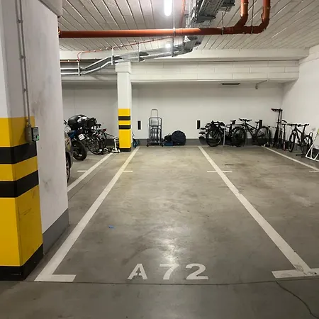 Comfy 3-room - Centre - Free Parking For 2 Cars & Balcony * ורוצלב