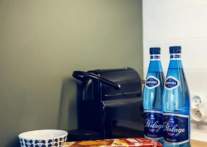 3-room Centre Near Market Square Free Parking