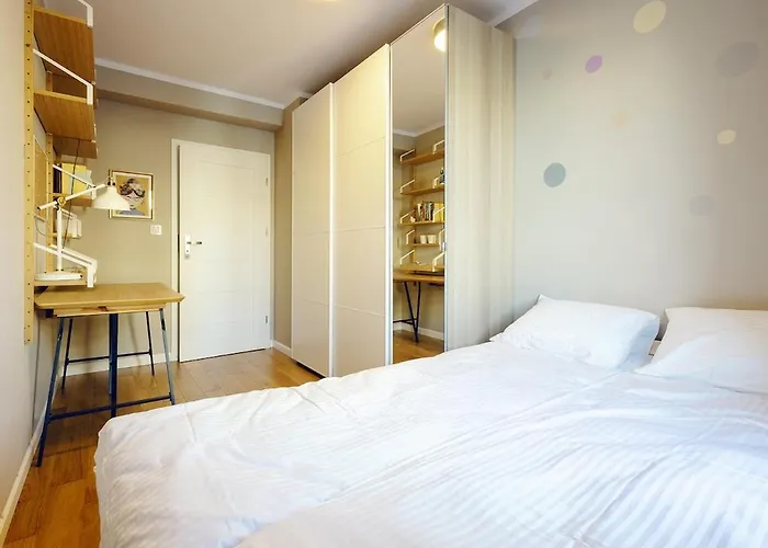 3-Room Apartment Wrocław Centre near Market Square Free Parking